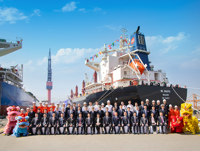 三家央企首次携手！苏美达船舶顺利交付皇冠63散货船